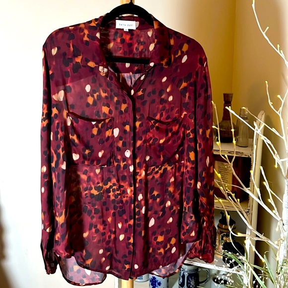 Bella Dahl Tops - Bella Dahl L 100% rayon beautiful long button-down.Hidden buttons.1 button cuffs